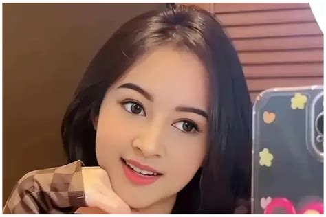 elina devia itu siapa|Elina Devia Biodata Lengkap, Profil Elina Devia:。